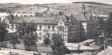 V tejto budove sme strávili 4 roky.